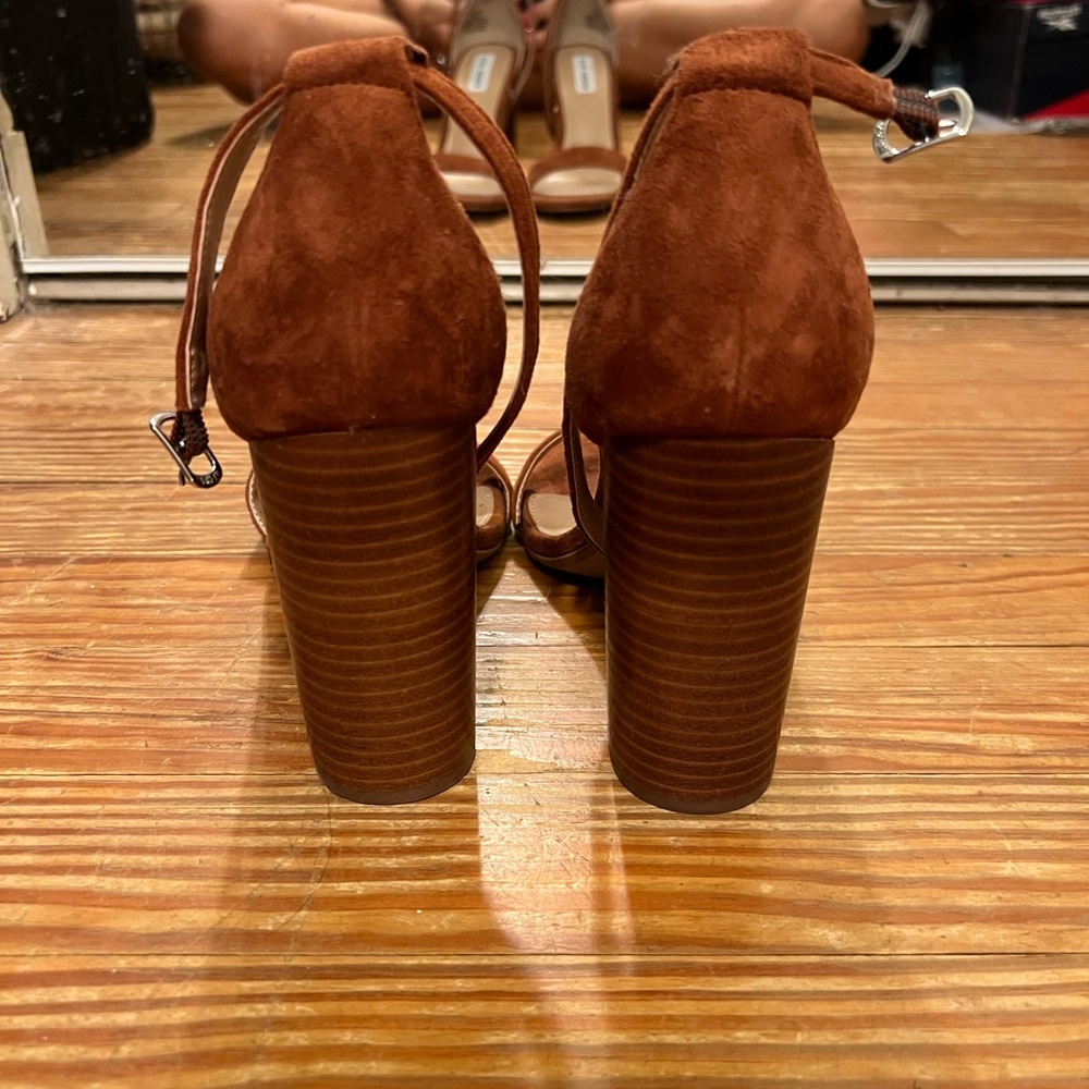 Heels - Picture 3 of 4
